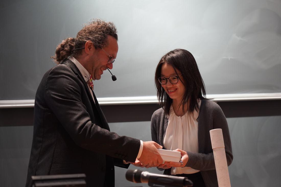 不必再造谣了，王虹还是中国国籍！

王虹是北大数学学院2007级学生，因证明了挂