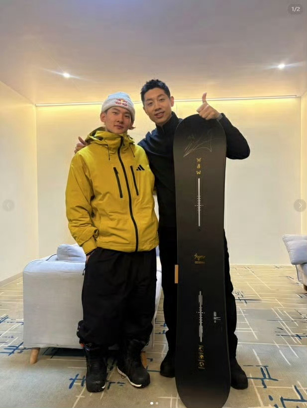 苏翊鸣送许昕签名单板许昕的滑雪搭子是苏翊鸣 梦幻联动~许昕更新社媒，晒出与苏翊鸣