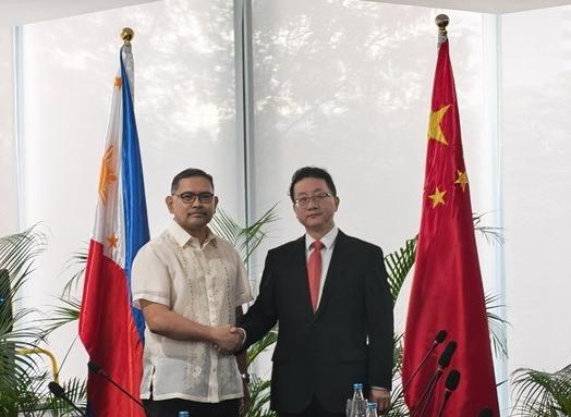 谈成了，菲律宾改口了。近日，菲律宾为了缓解和我们的关系，和中方进行了沟通交流，当