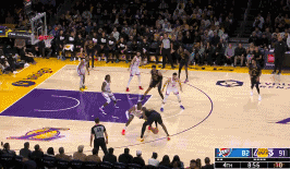詹姆斯精妙上篮，帮助湖人93-82领先11分
北京时间1月16日，湖人与雷霆的比