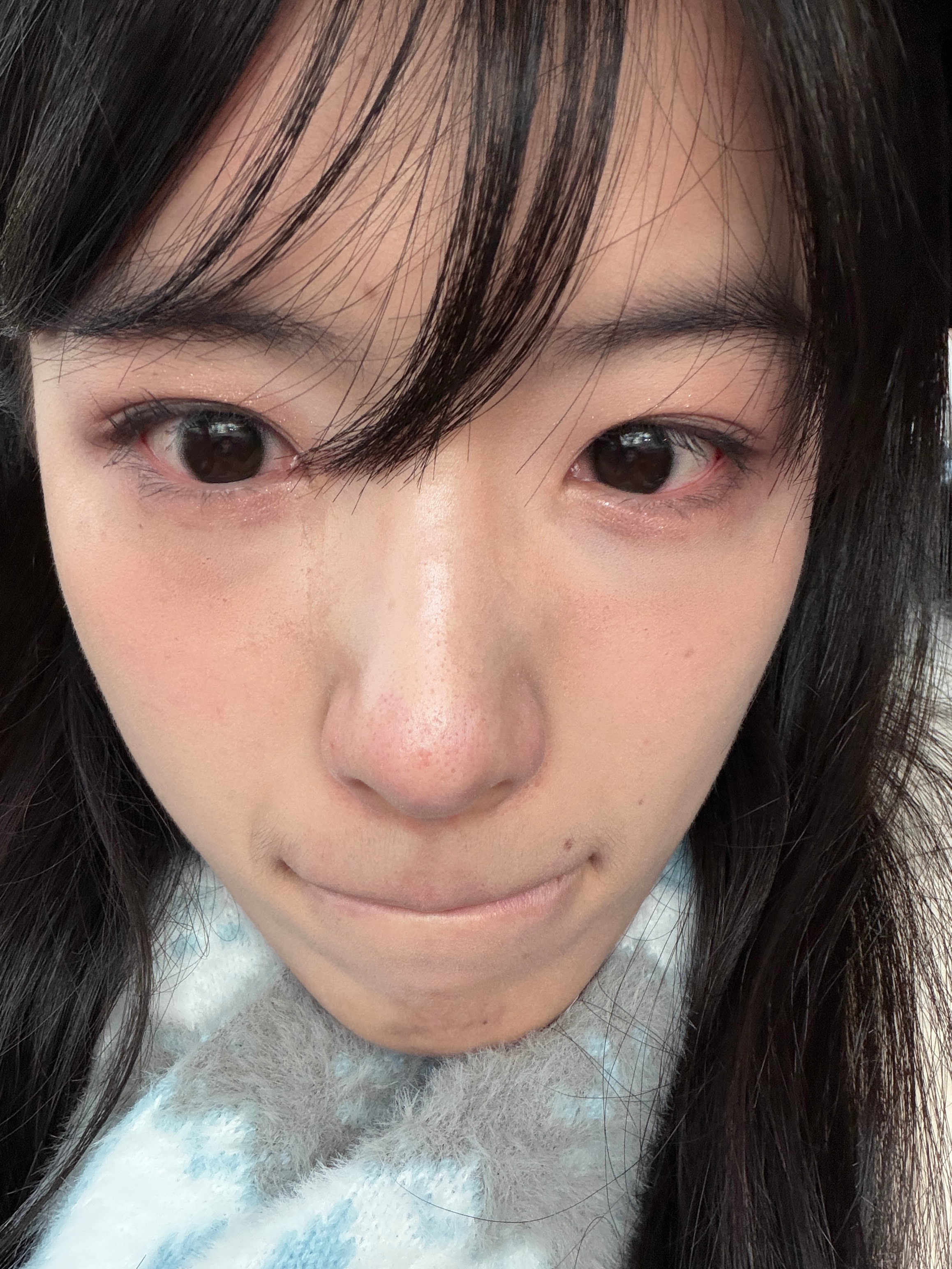 昨天好物分享里说的这个睫毛打底真的持久到吓人。。。暴哭一个小时天塌了睫毛还是翘的