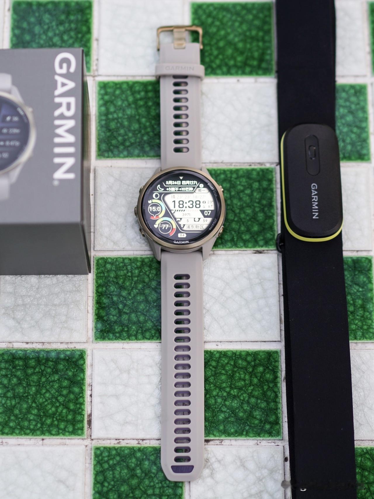 新上手forerunner 970，感觉它的学习成本会比较高。
	
到手花了巨长