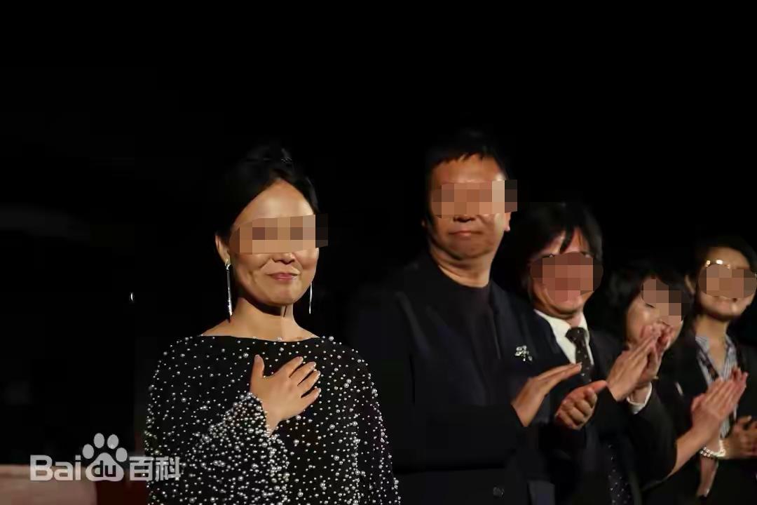 那个更名的主演赵晓红（疑似改名成为现在的赵萧泓），在不断的接受采访时，真的把自己