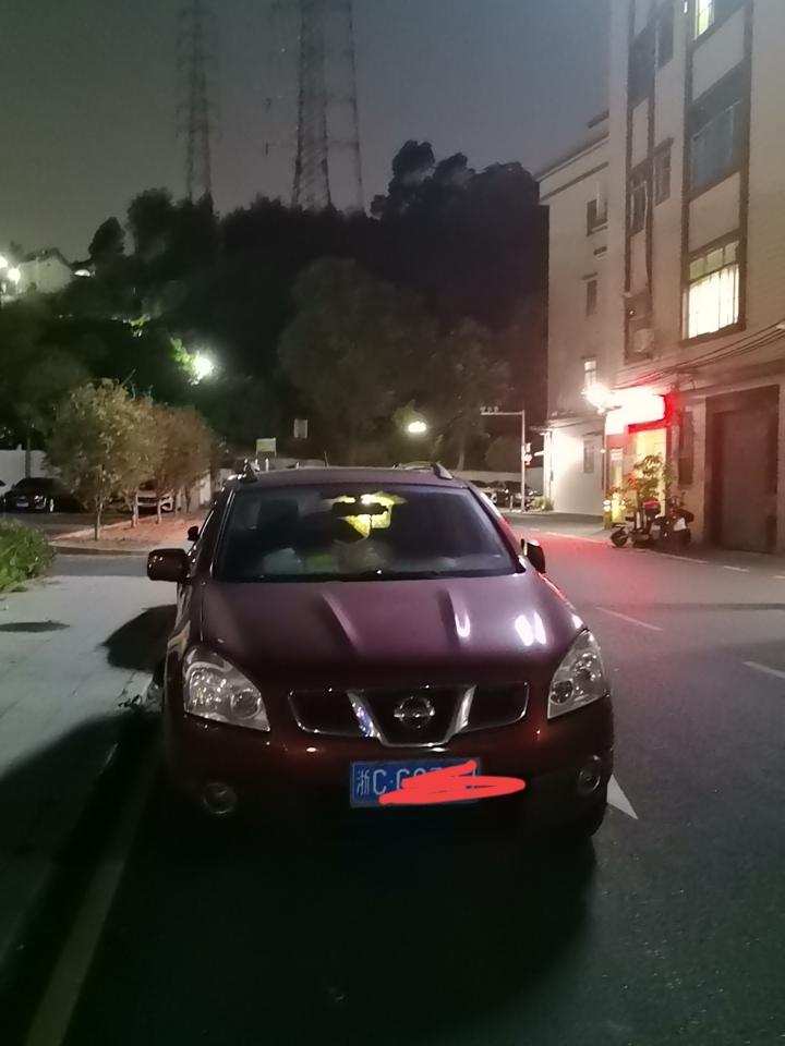 于是他们打了电话给车主，我从旁协助他们与车主沟通，车主表示感谢，并说马上过来解决