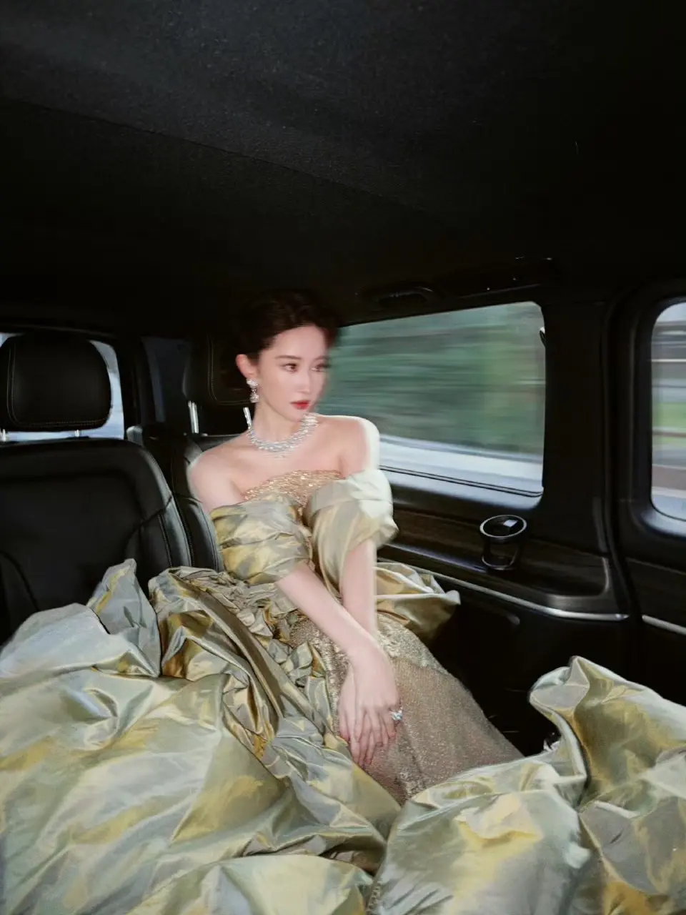 刘亦菲经纪公司更新一则新照。