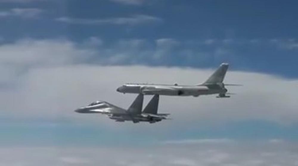 6月27日，中俄两国空军在日本海、东海、太平洋西部空域组织实施第11次联合空中战