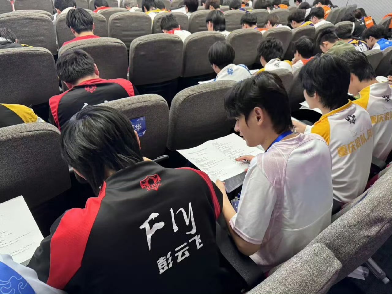 【粉丝投稿】[举手][举手]我就说我家孩子只是看看牛牛有没有写名字吧！（最终成绩