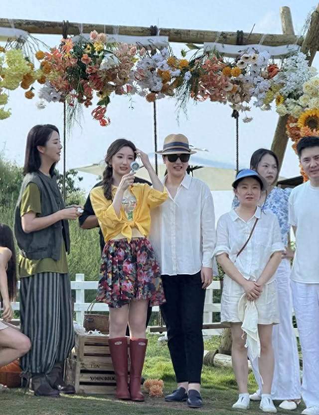 运气爆棚！成都龙泉山顶游玩，偶遇毛晓彤韩庚剧组拍戏