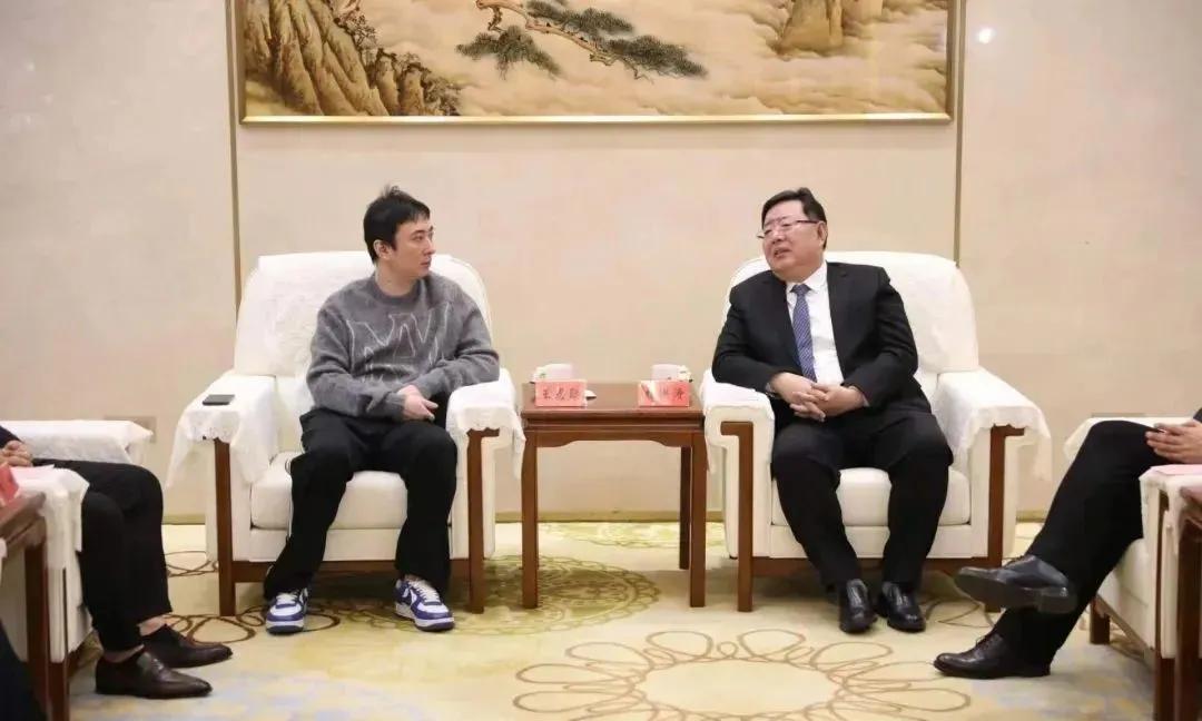 王思聪罕见现身！这次有点不一样！
王思聪好久不在公众场合亮相了，作为万达集团董事