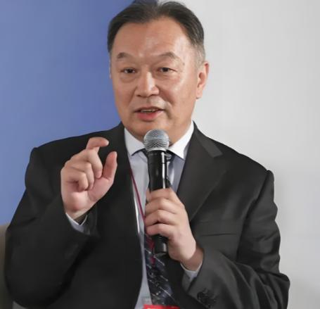 温铁军教授 ：我现在已经有很多帽子戴上了，给我扣帽子的大部分是官员和学者。温铁军