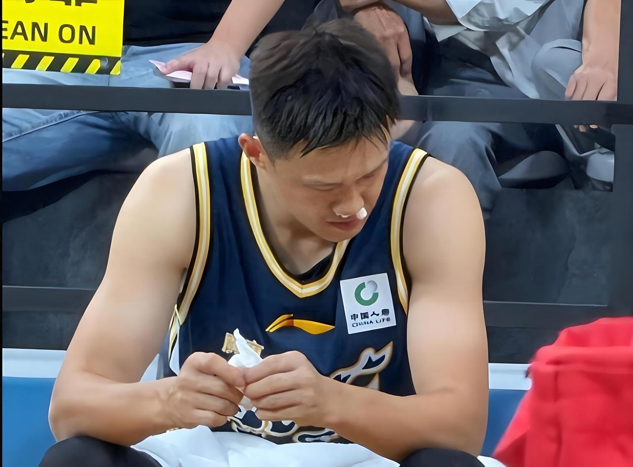 广东宏远季前赛首战周鹏受伤，过程满意！
        10月9日CBA季前赛开