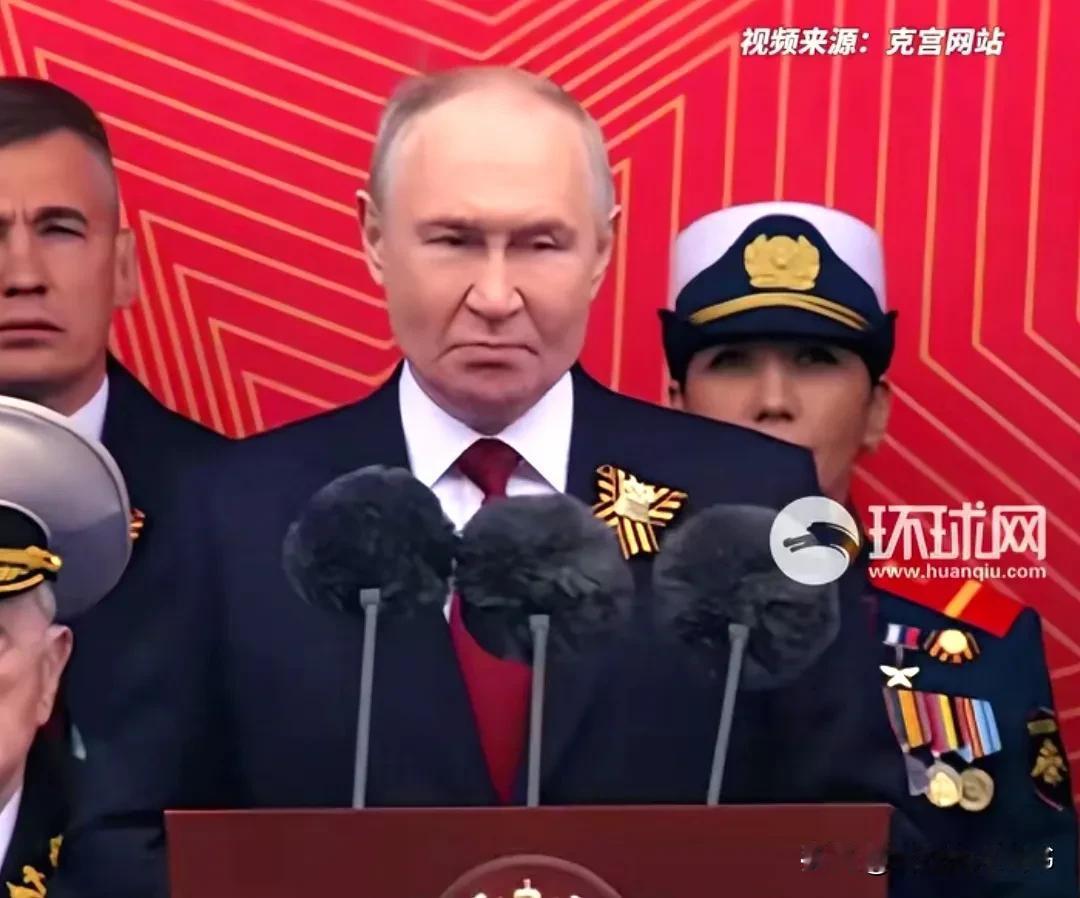 普京又拿煤气罐说事。
在经历了一场冷清寒酸的阅兵之后，普京并没有收手的意思。
在