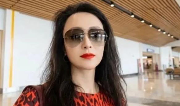 2026年5月20日，一名华人女子在希腊失踪。一个月后，她丈夫根据手机定位来到一