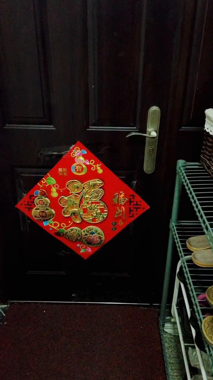 轻轻漫步加拿大，分享有烟火气的海外生活。
还没开门就听见我家大喵在里面叫，它最早