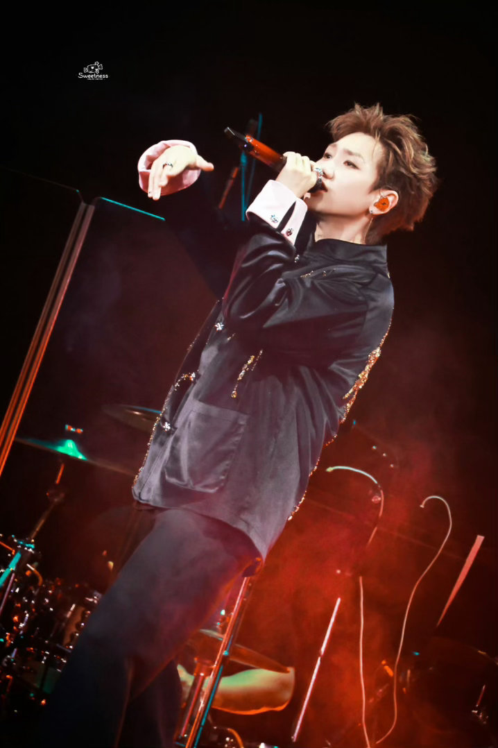 汪苏泷一年三个主题演唱会可以说去汪苏泷的演唱会绝对没有后悔的！每一场演唱会都有不