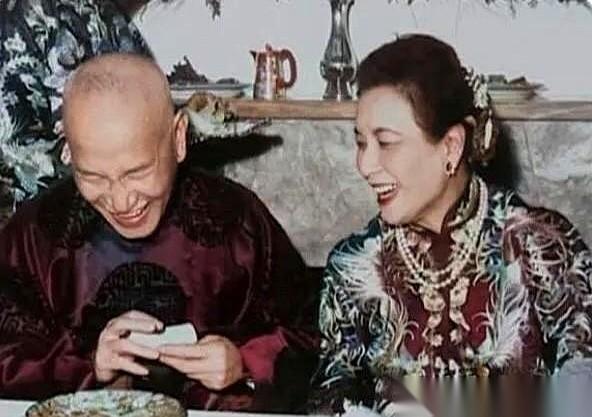 哪怕你曾经叱咤风云，老了老了，也斗不过一副假牙。
谁能想到呢？那个在历史书上呼风
