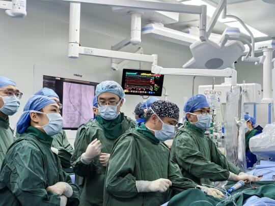 今天博奥院区六台TAVI等心内科介入手术，多是高风险患者：快速房颤心率...