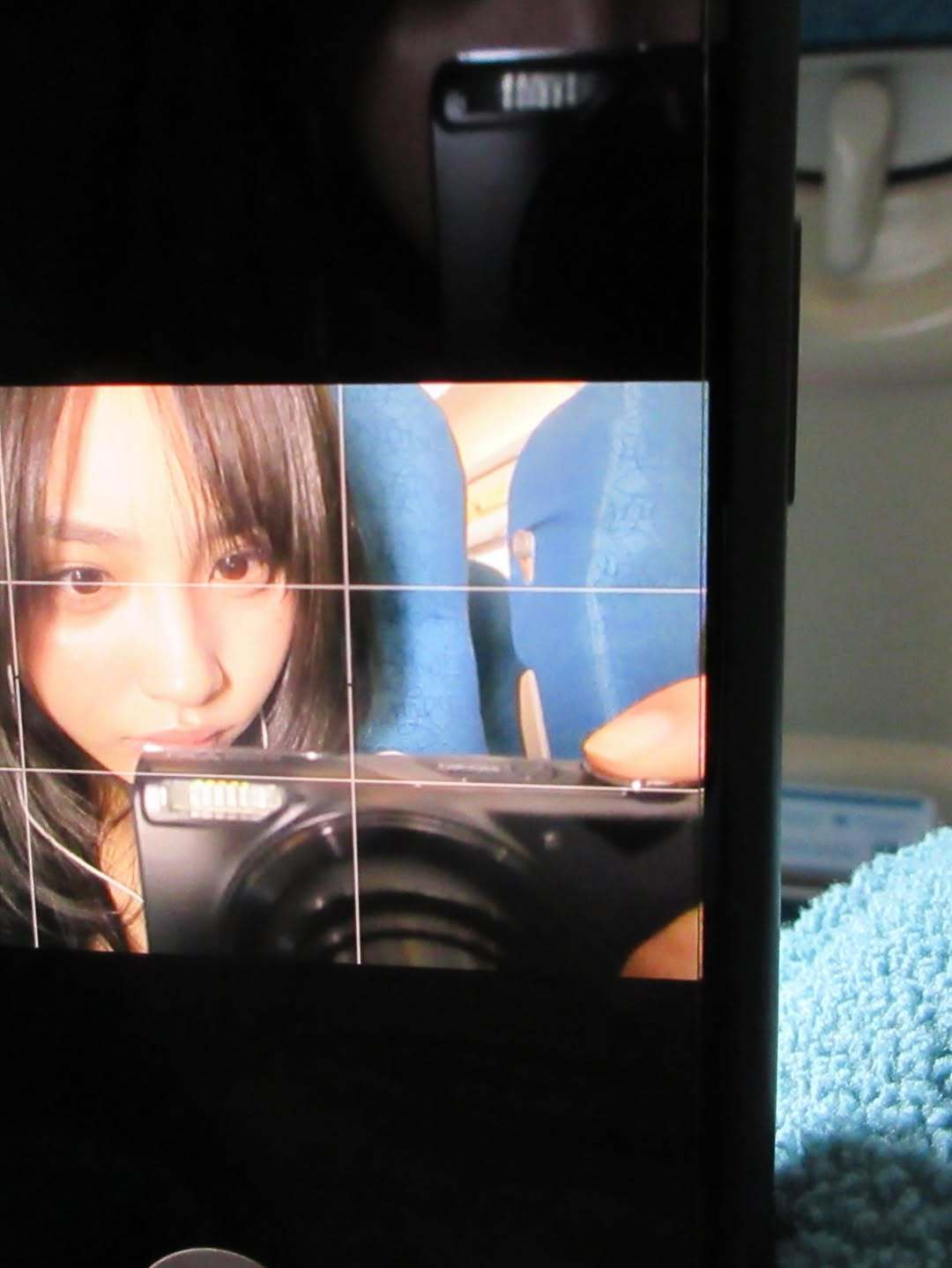 谷田蕾娜ぴーすって感じの顔うちのわんさん一緒にキャリー入ろうとする🐕🦺🐾 