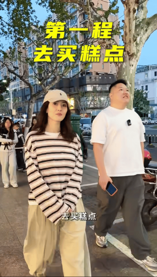 高圆圆行程再赶也挡不住干饭高圆圆行程再赶，也挡不住她干饭的脚步！上海街头偶遇“沪