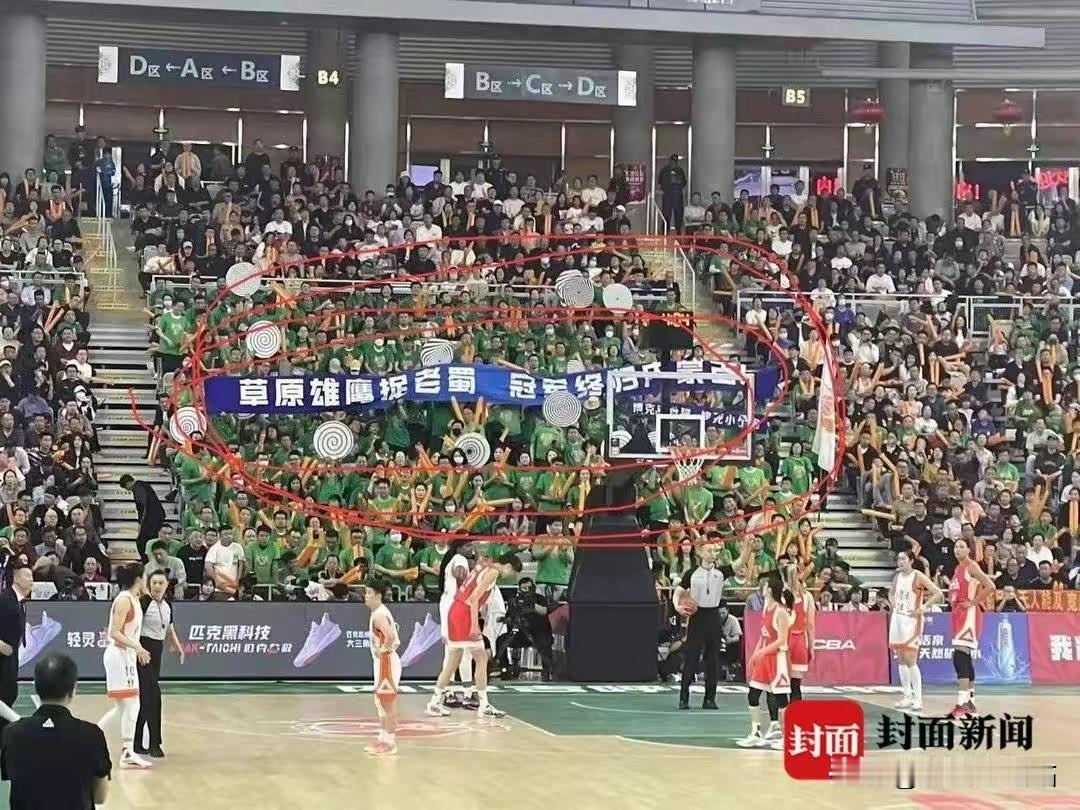 WCBA总决赛G1，内蒙古女篮主场使用了五种下三滥手段干扰客队四川女篮：

1、
