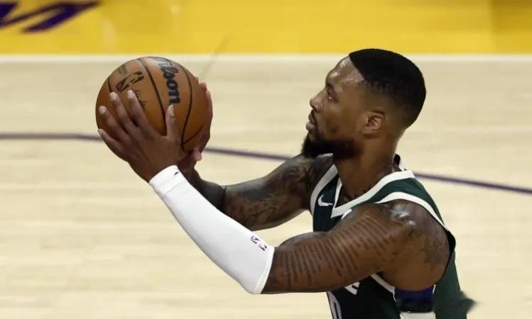 NBA常规赛，76人117-118雄鹿，利拉德17罚17中得到39分，不得不承认