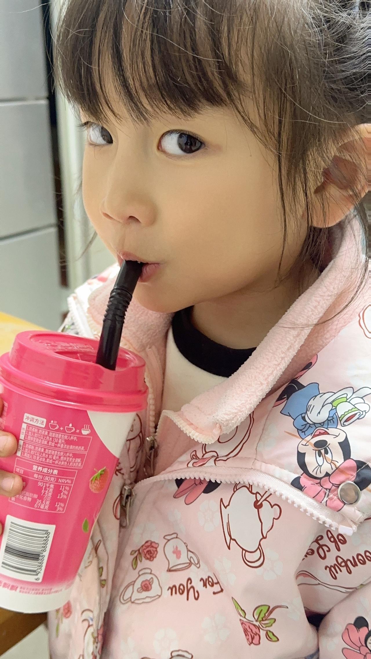 #冬天的第一杯奶茶  别人冲的🥤喝不惯，还是得自己动手