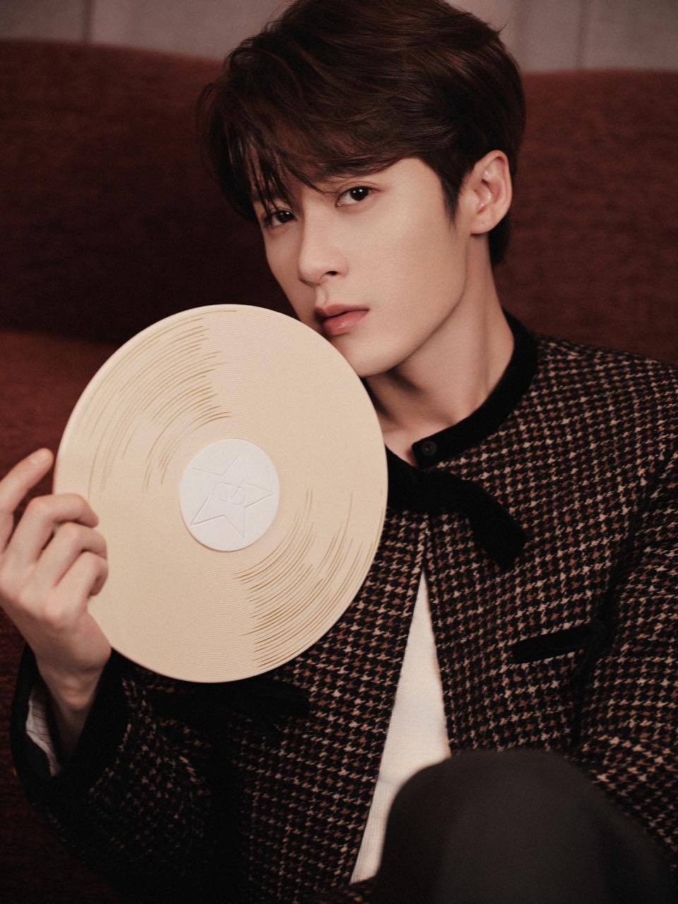 娱乐檀健次纯白狂欢即兴上演檀健次年末假期合作曲上线 檀健次年末假期合作曲上线 