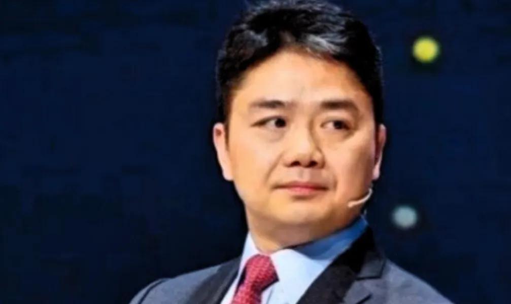 巴黎icon那帮毛贼估计肠子都悔青了，费大劲搬空京东仓库，结果偷回去一堆“电子板