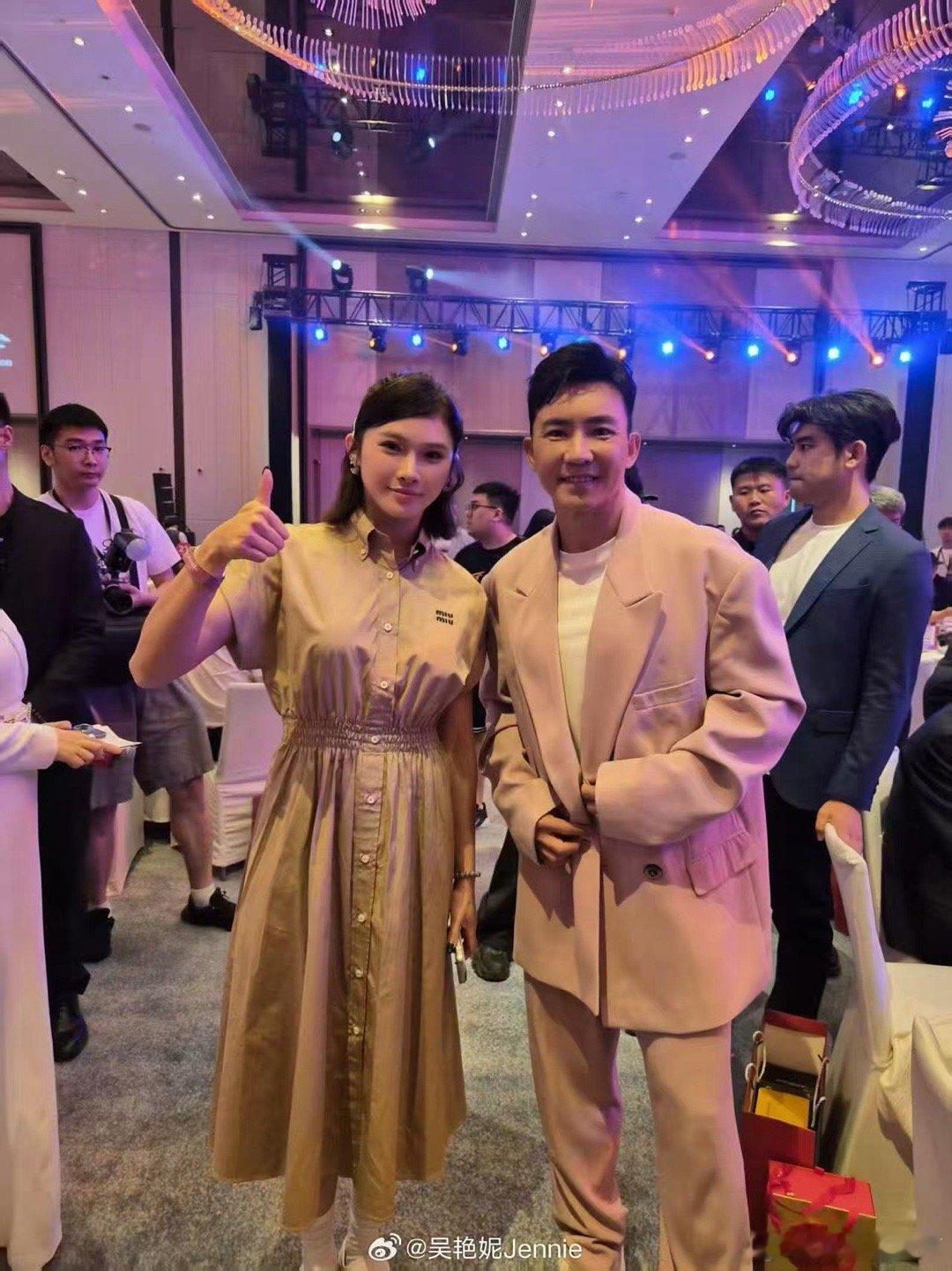 吴艳妮回应被刘畊宏邀请跳操 刘畊宏邀约吴艳妮跳操 这波跨界联动太惊喜！前有吴艳妮