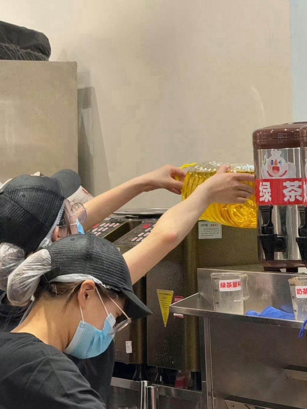 蜜雪冰城为什么会用到油啊 
