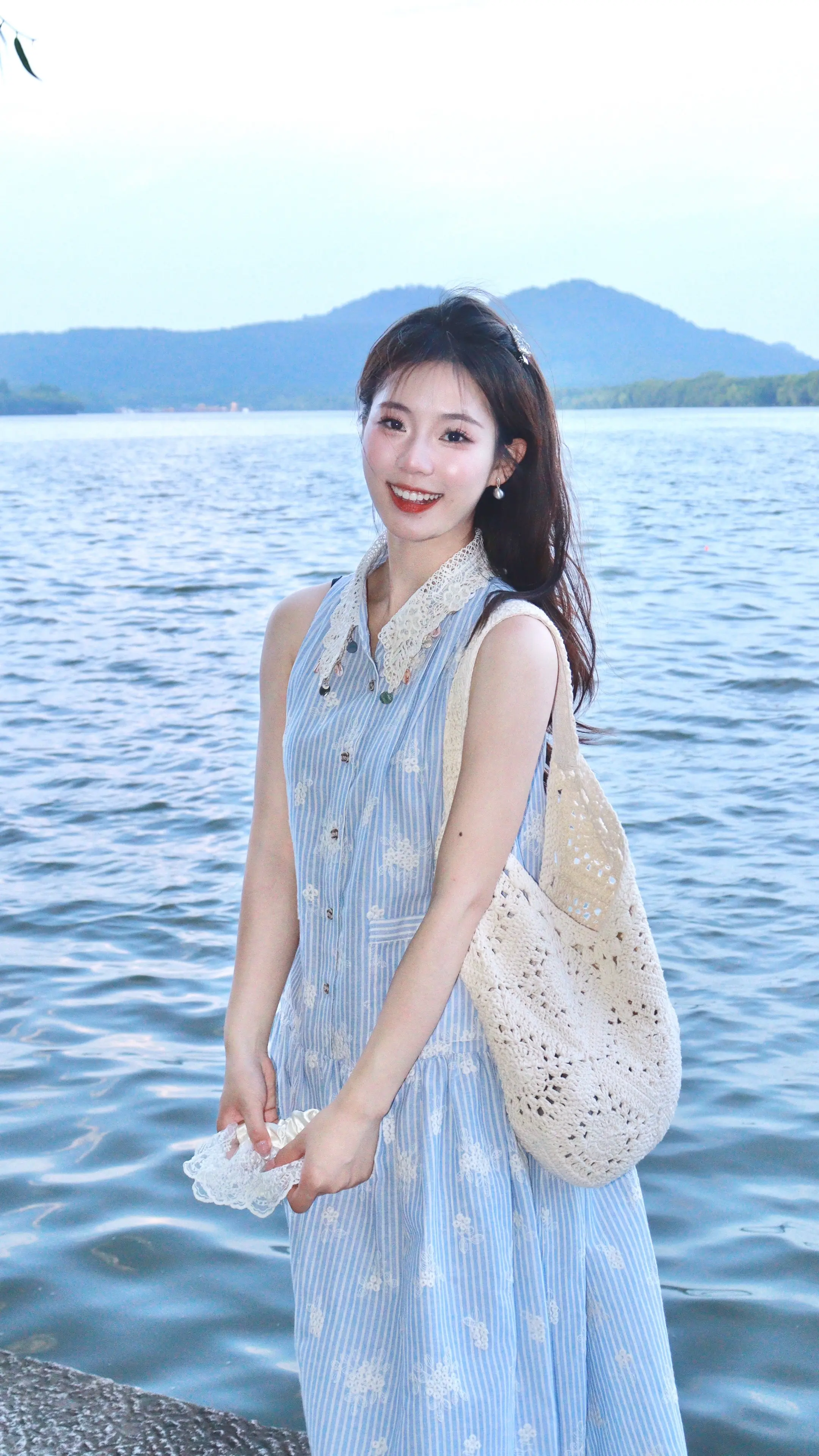 凌晨五点  在西湖边。