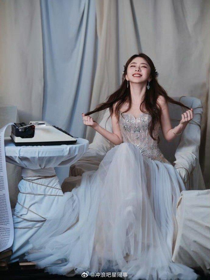 #谭松韵金鹰奖公主造型#不爱都不行，谭松韵你真的太好看啦，给我们瞬间带入，好美的