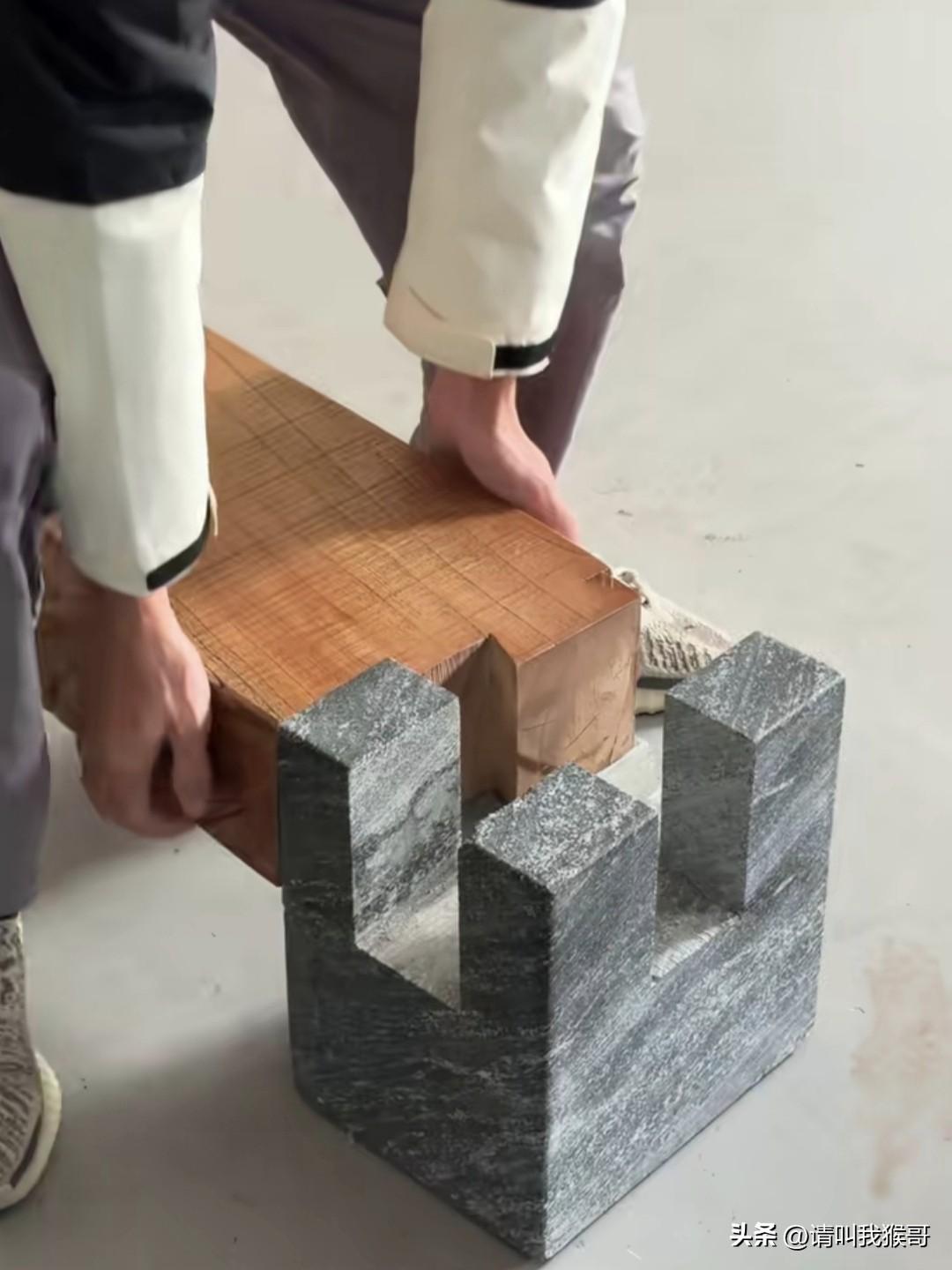 这种床用石头和木头组合的，应该没有纯木头的好吧？