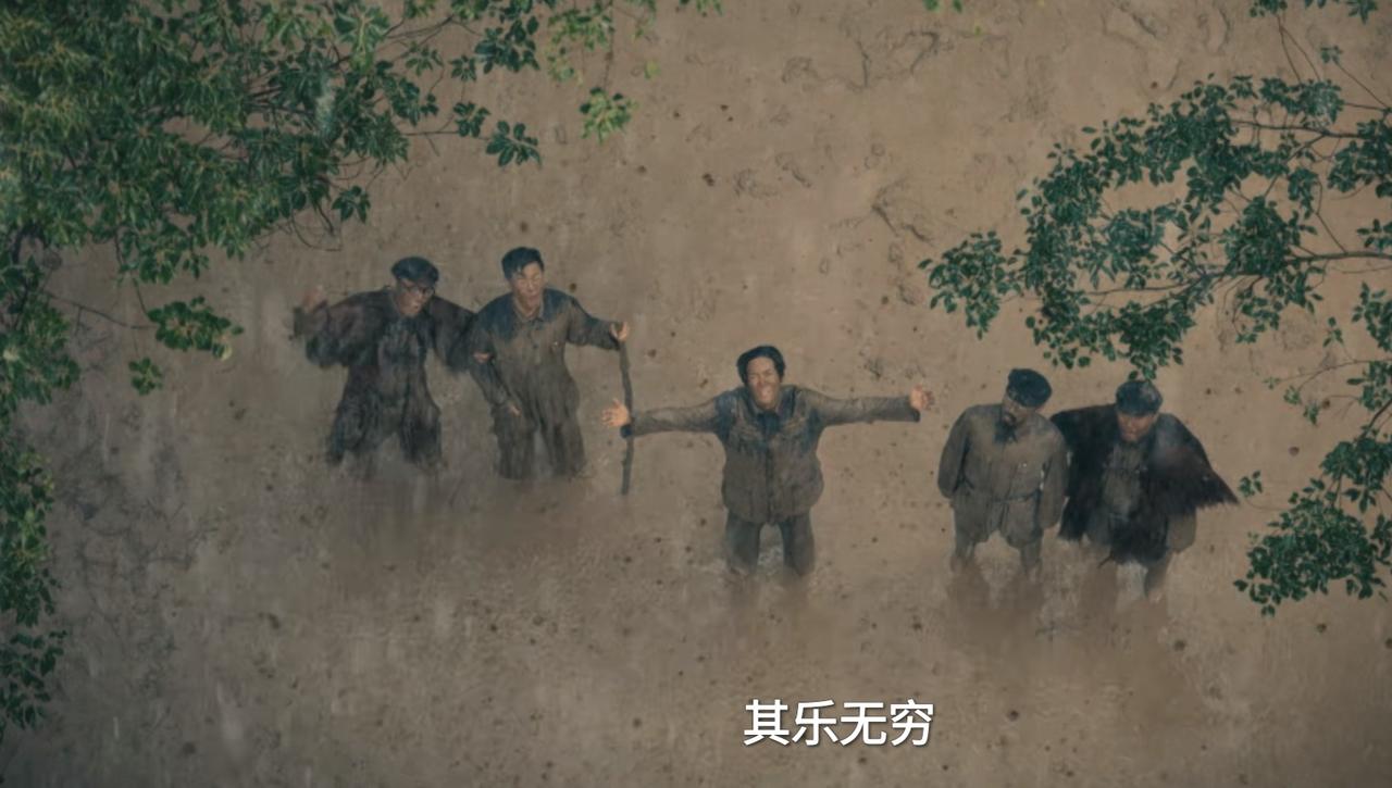 《伟大的长征》：“与天奋斗，其乐无穷”，这段雨景拍出了史诗级的氛围感，最苦的经历