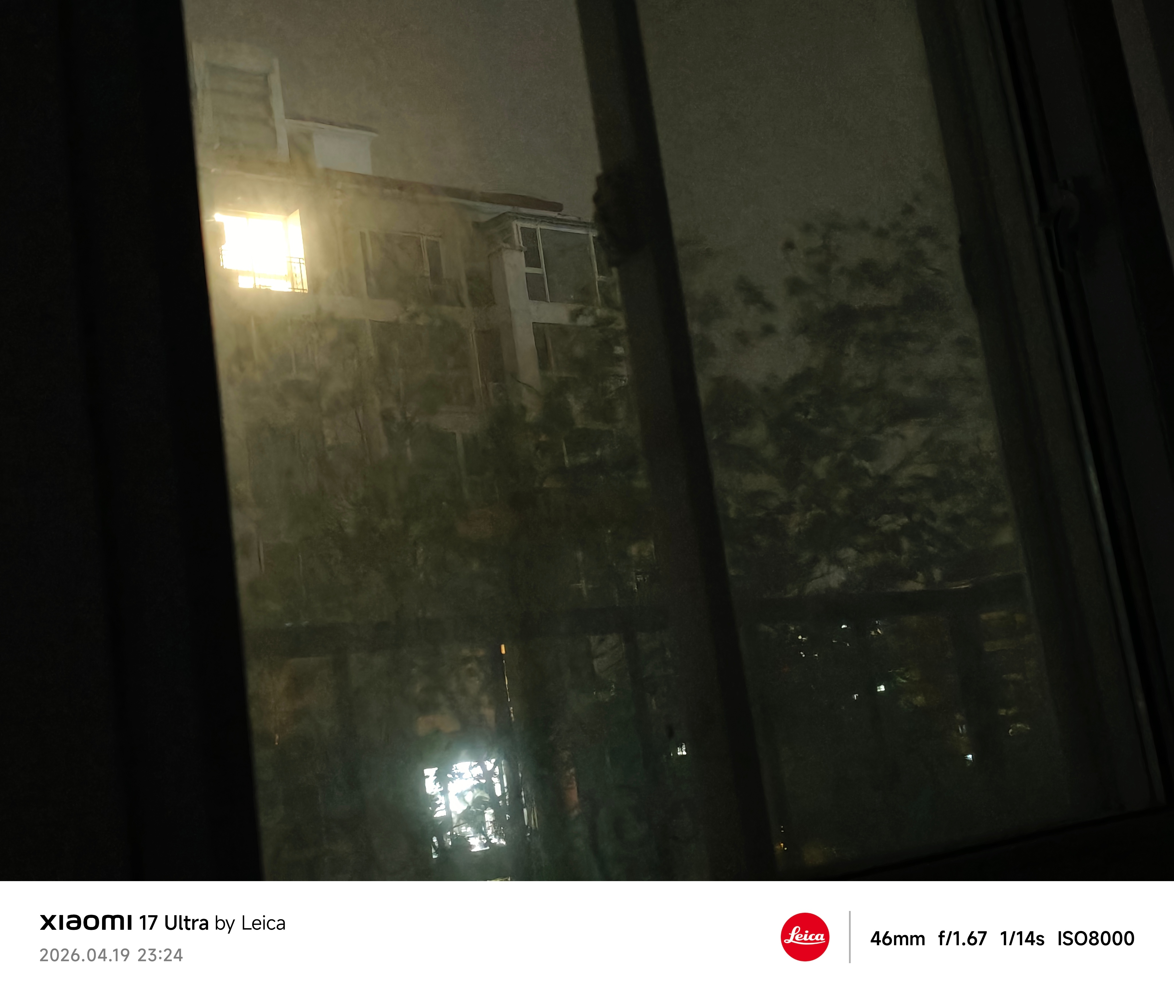 北京这风挺有劲，喧嚣到让我睡不着了……火速吞下一粒褪黑素。 