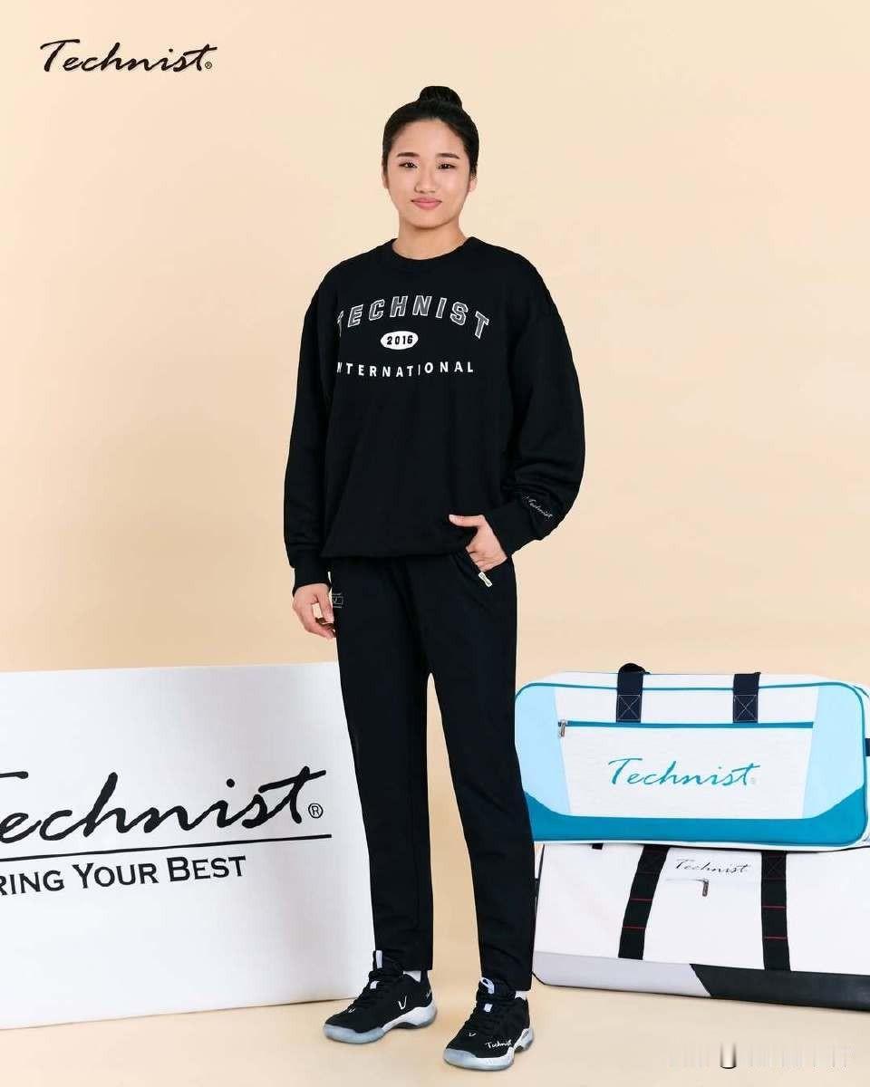 这是安洗莹？还是王祖蓝？安洗莹的造型师该换啦。