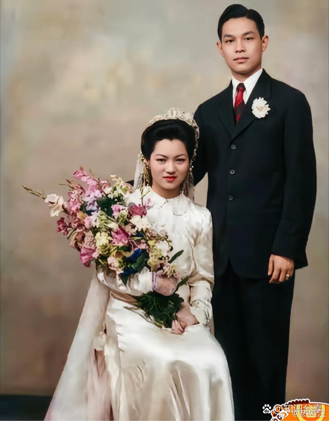 40年代，霍英东和原配夫人吕燕妮，结婚时的婚纱照片。 ​​​
