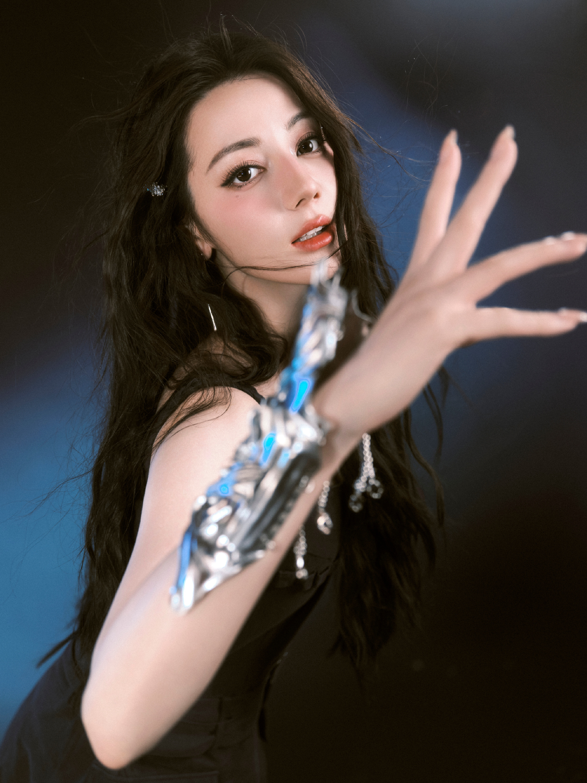 迪丽热巴hi6出图未来女战士即视感这个摄影师拍热巴真的超级好看～ ​​​