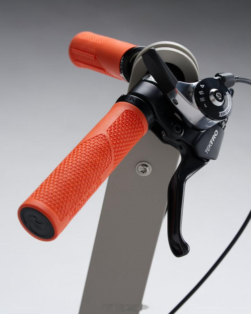 Halfbike Pro三轮车|设计：Halfbike这款无座三轮车采用站立骑行