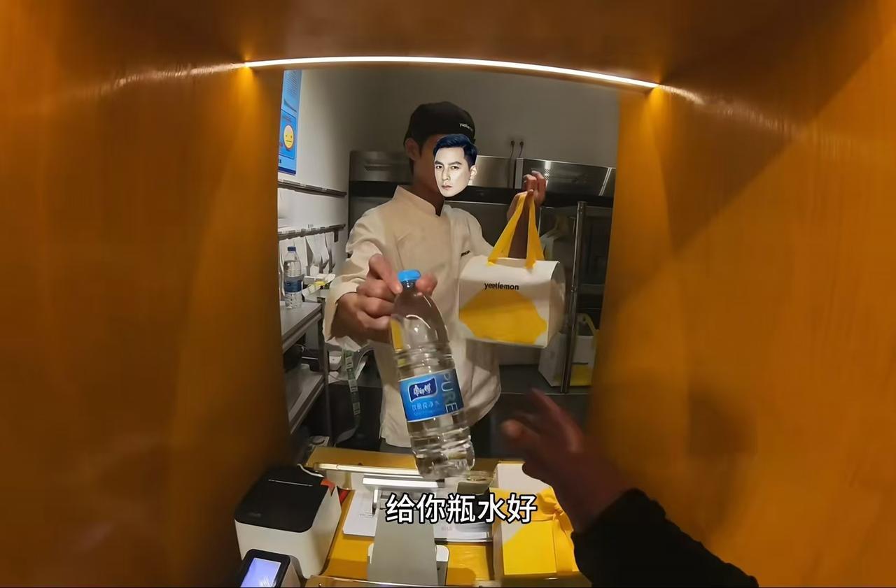 上海静安区Yeetlemon柠檬蛋糕面包店，
给骑手送水送蛋糕这件事估计老板有三