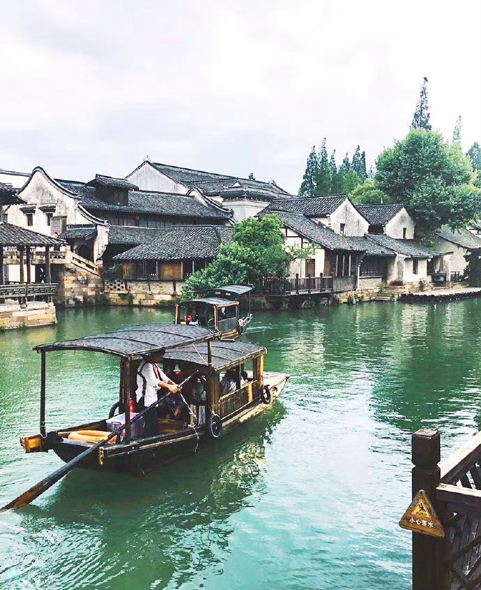 乌镇，哪怕只是匆匆一瞥，也会翻出记忆深处的逝水流年！ ​​​​#浙江旅行##浙江