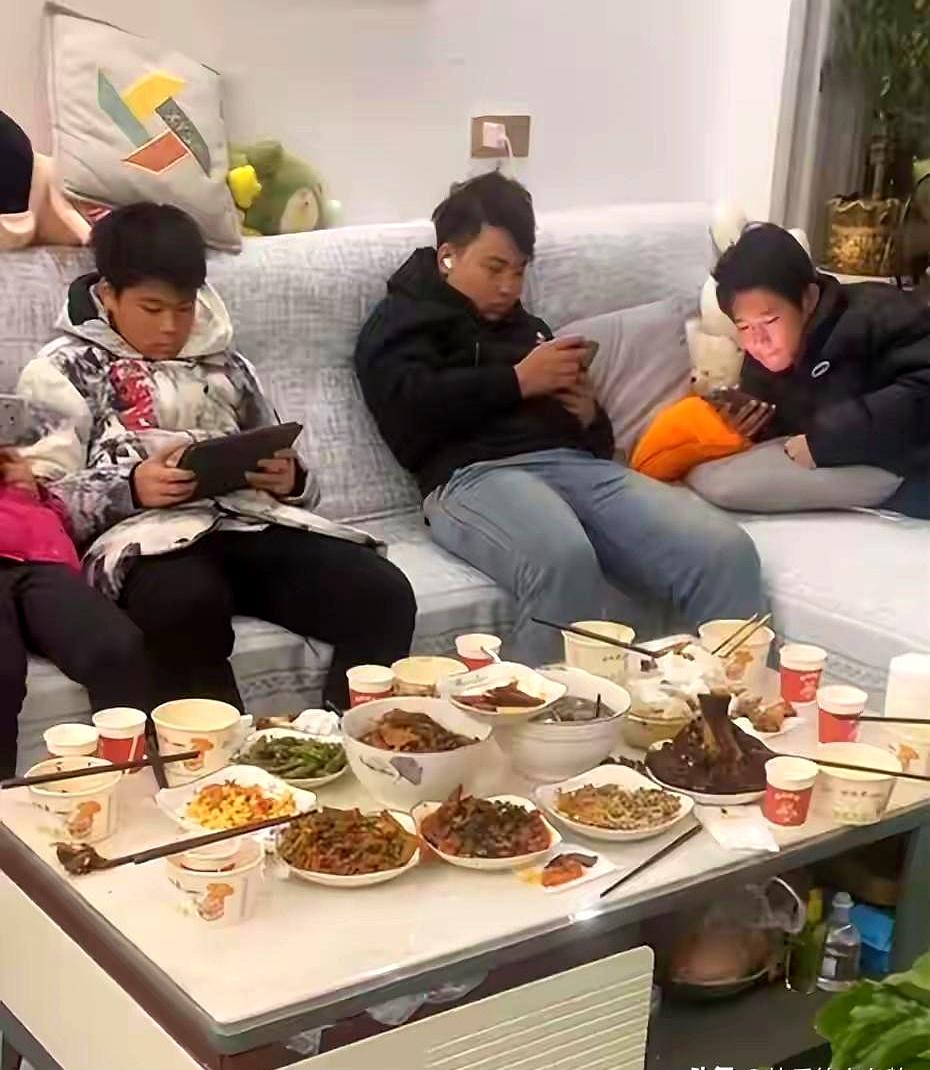 13岁儿子半夜干那事儿被妈撞见，当爸的半小时搞定还获全网夸，他是咋做到的？
说实