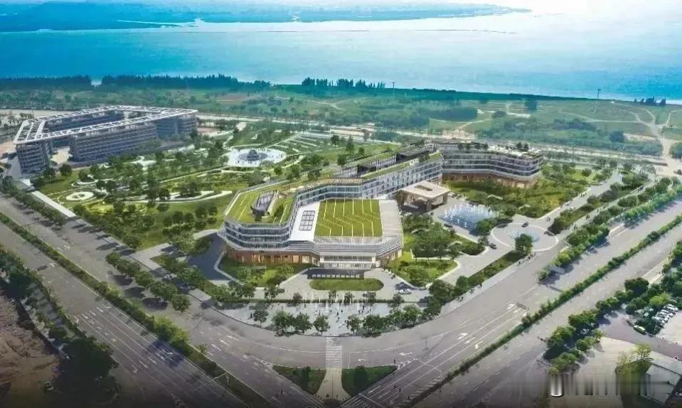 
东海一在建酒店，楼很矮，但是酒店来头很大，建成后就是泉州最高端的酒店之一，这家