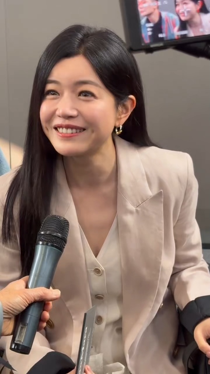 在米兰秀场的陈妍希姐姐！！陈妍希米兰时装周粉西装造型