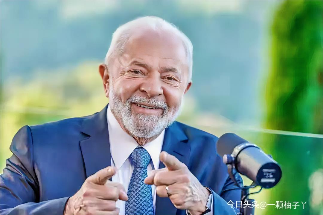 巴西总统卢拉正式宣布，今年10月大选继续和现任副总统阿尔克明组队竞选连任，不换搭