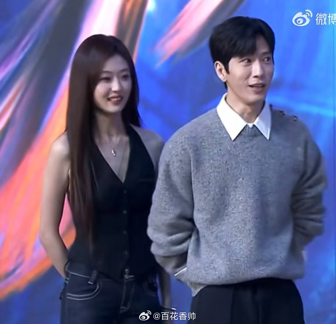 井柏然孙千偷偷牵手刚开始以为是移情别恋被拍到了，点进来看了才知道是剧宣《偷偷藏不