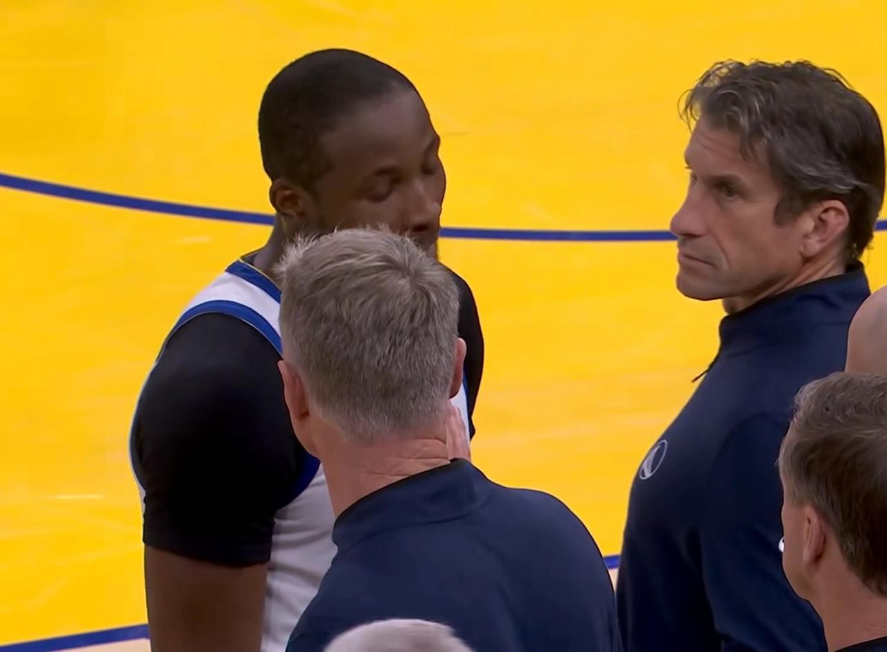 当库明加下场以后，科尔主动和他进行长时间谈话！

当巴特勒赛季报销以后，勇士和库