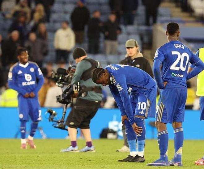 在以5000比1奇迹夺得英超冠军十年、拿下足总杯五年之后，莱斯特城经历了一个灾难