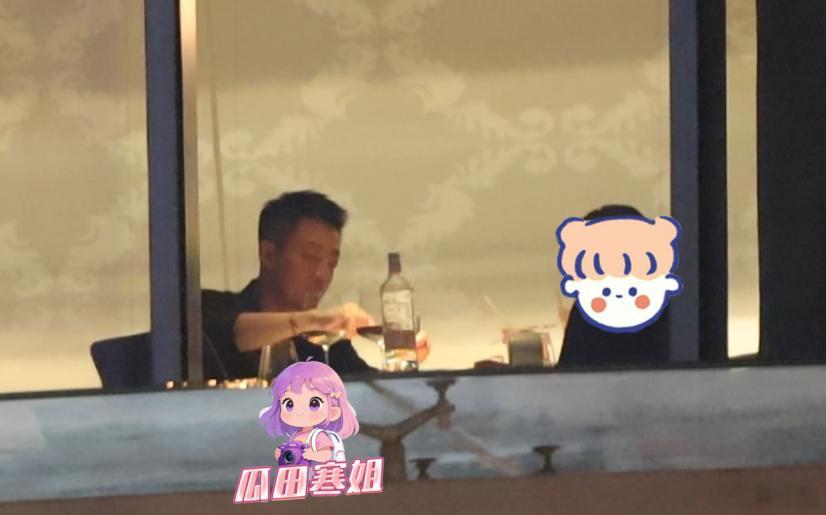 汪小菲与女儿互动好温馨汪小菲与女儿互动好温馨啊。汪小菲带着女儿小玥儿到餐厅吃饭，
