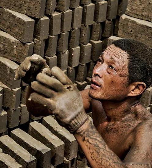 中国人的生活为什么那么累？网友们指出了关键所在！美国人发展高科技，欧洲人设计奢侈